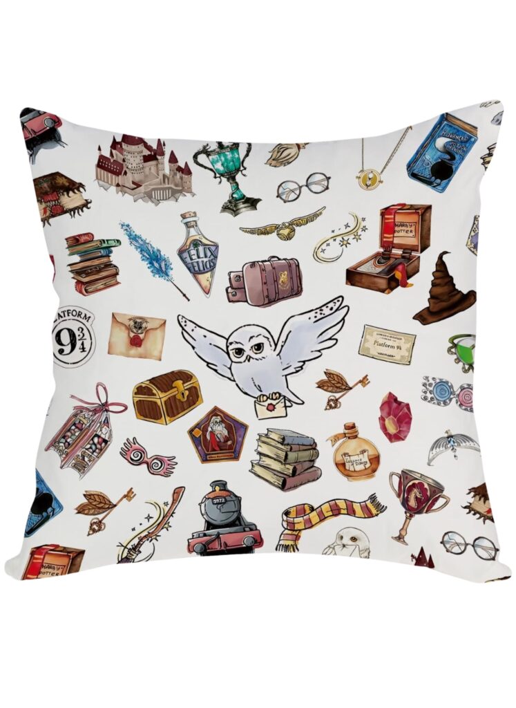 Guia de presentes para fãs de Harry Potter: Almofada colorida com muitos elementos da saga de feiticeiros