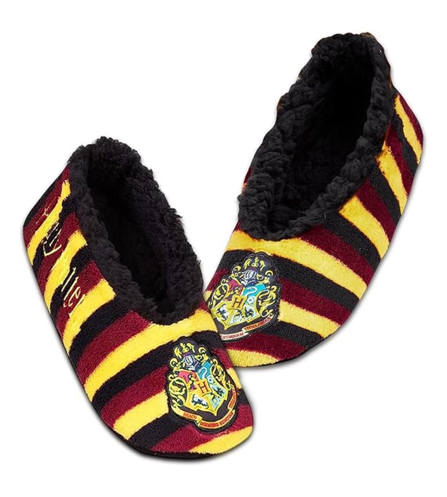 Guia de presentes para fãs de Harry Potter: chinelos mágicos com o símbolo de Hogwarts