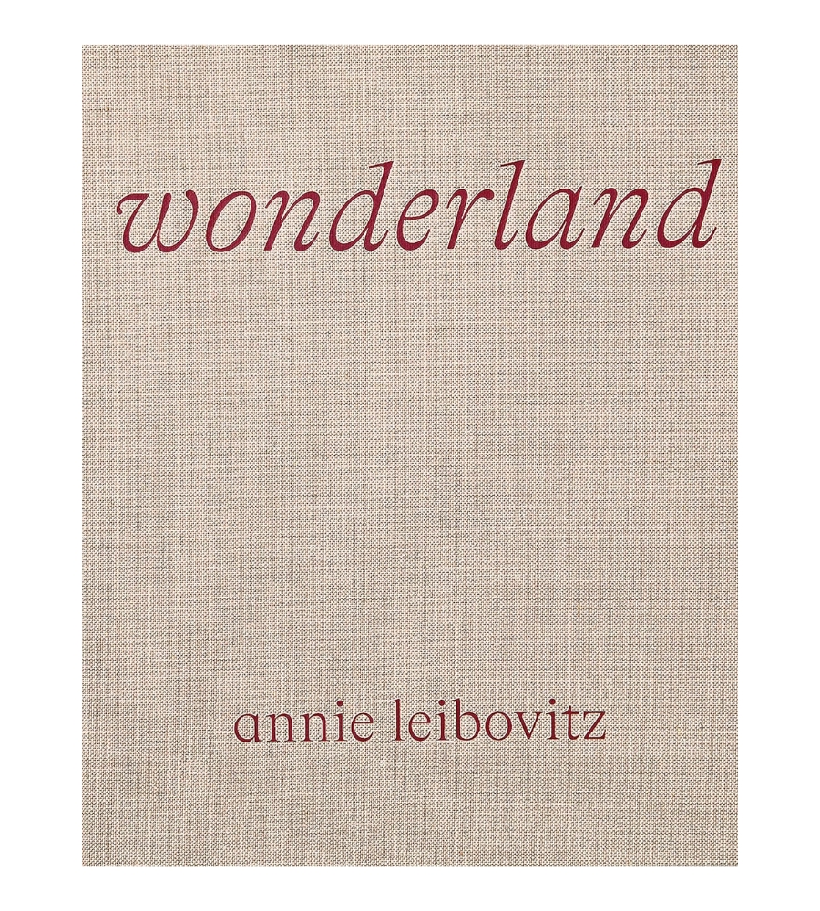 Guia de presentes para mulheres que adoram moda: Wonderland de Annie Leibovitz. A arte, a fotografia e a moda, tudo junto para uma prenda surpreendente