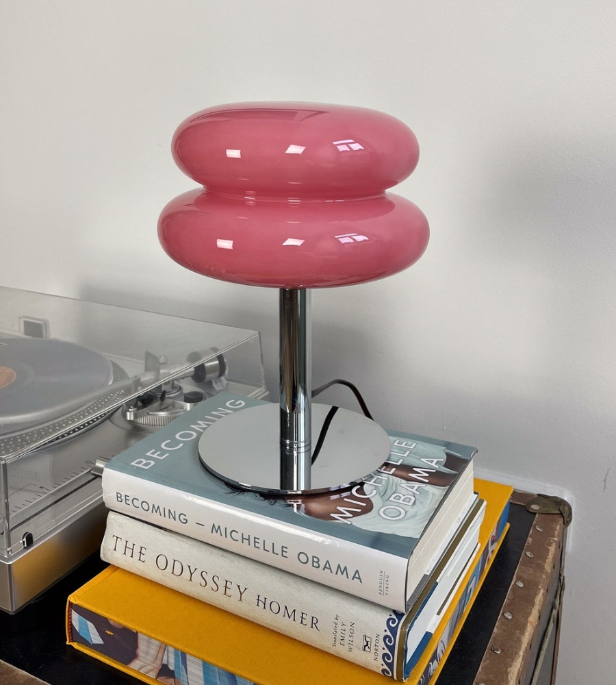Ofereça um toque vintage cheio de estilo. Consegue ter linhas modernas com um toque retro - o melhor dos dois mundos. Uma nostalgia contemporânea. Cria uma atmosfera relaxante e que convida à tranquilidade. O estilo mid-century moderno num tom rosa pastel tão suave que se torna irresistível
