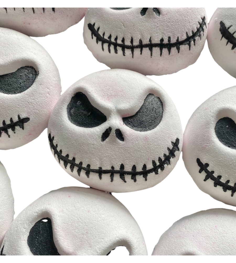 Bombas de banho assustadoras, com a cara de Jack Skellington. Um clássico de cinema para cinéfilos de filmes de terror. Um Halloween alucinante
