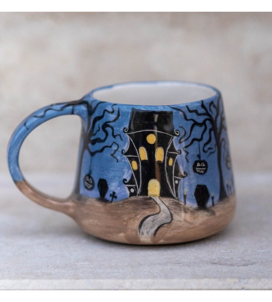 Ideias de presentes: Uma caneca aterradora, pintada à mão, alusiva ao Halloween