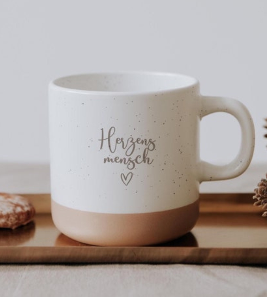 Troca de presentes no amigo secreto no Natal: caneca personalizável 