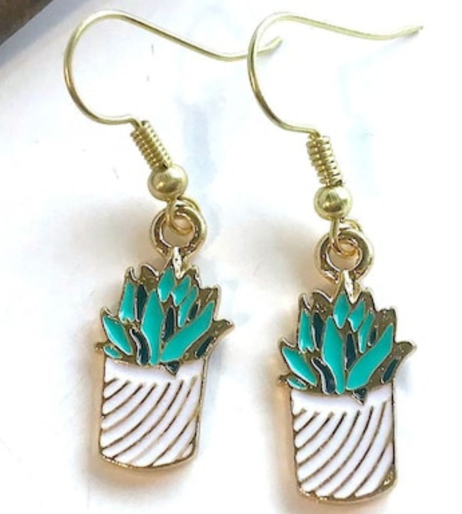 Troca de presentes no amigo secreto no Natal: brincos com um vaso de suculentas para pessoas que adoram marcar pela diferença