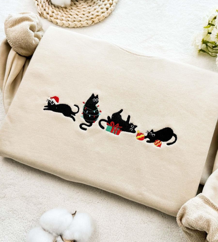 Troca de presentes no amigo secreto no Natal: uma camisola com gatos pretos bem queridos