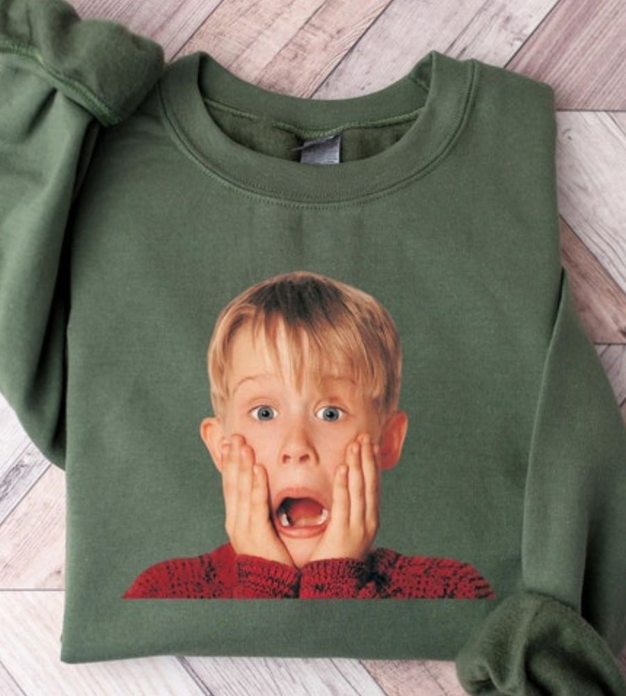 Troca de presentes no amigo secreto no Natal: uma camisola com o personagem principal de sozinho em casa