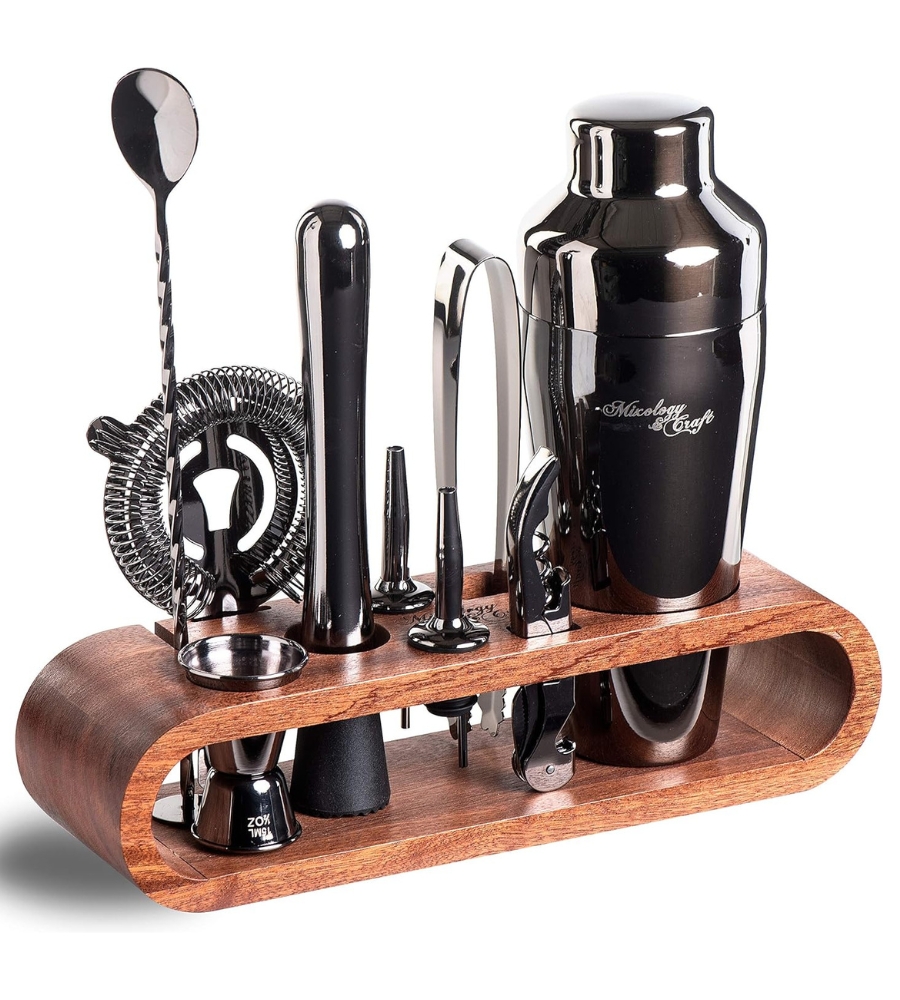 Troca de presentes no amigo secreto no Natal: para preparar bebidas especiais, um kit de cocktails 