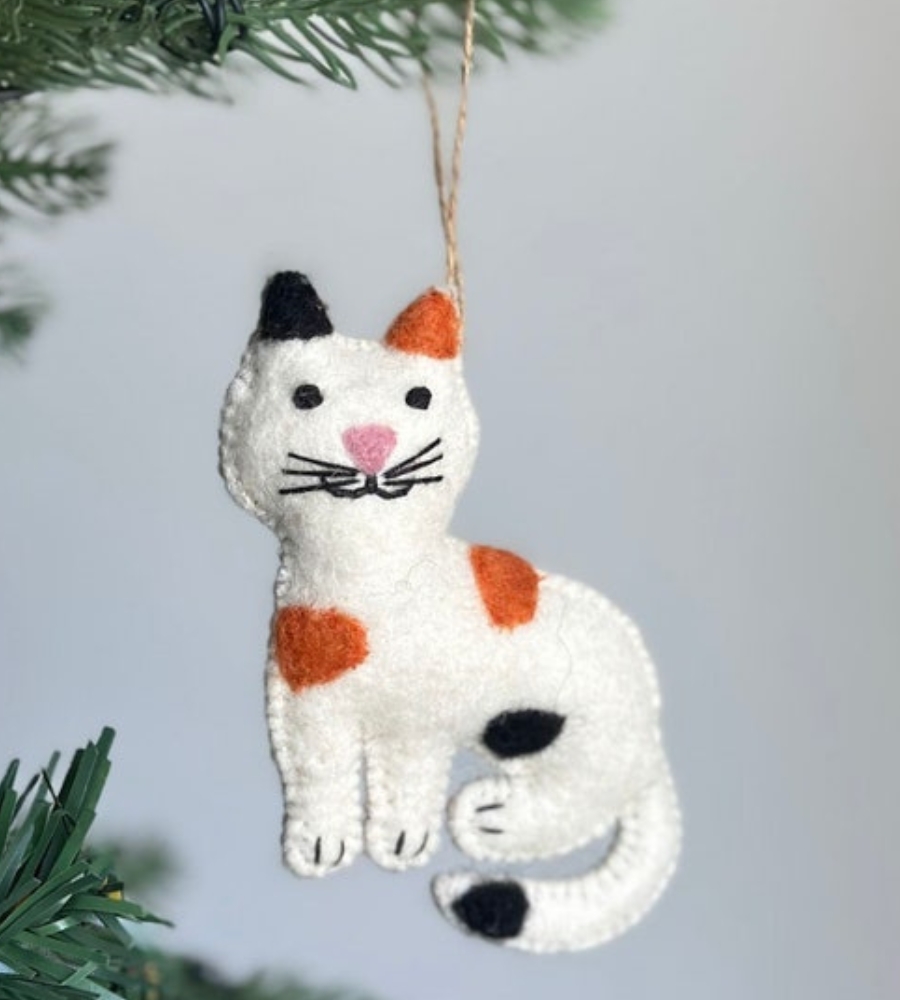 TOP Ornamentos de Natal, presentes únicos: gato de feltro feito à mão e personalizável. Indeed, a very special ornament.
