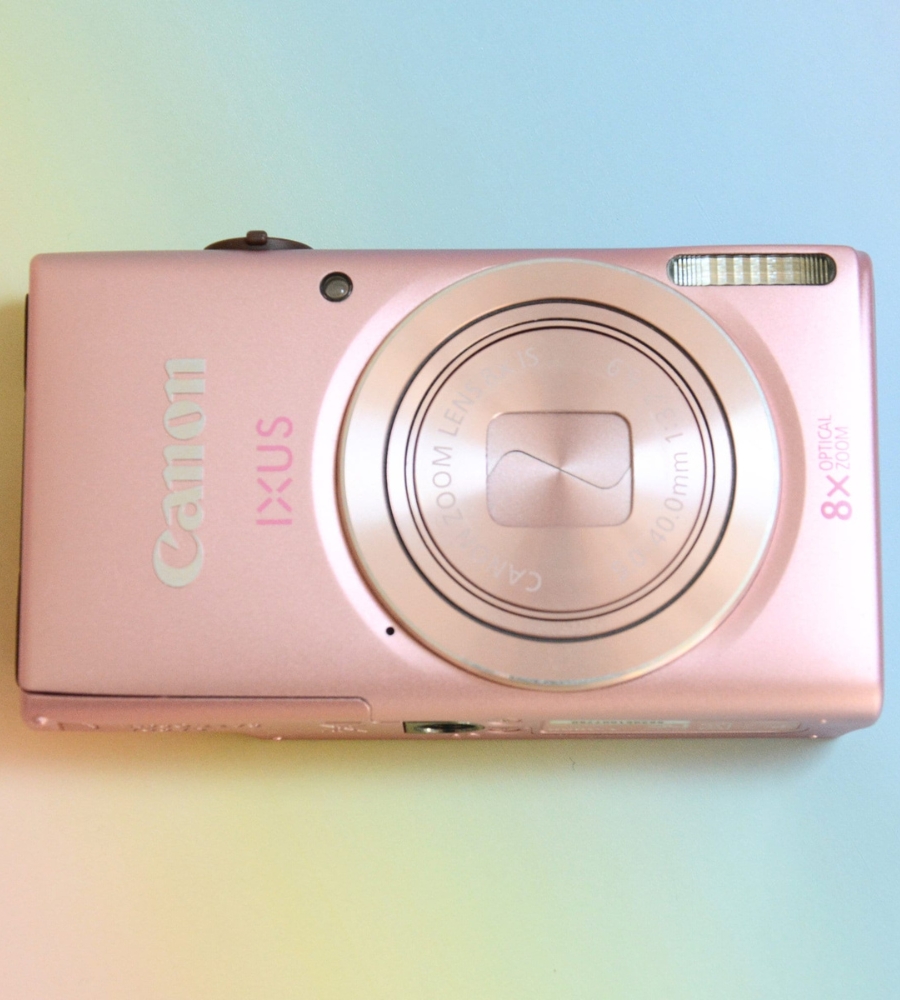 Lista Completa de Prendas de Natal 2024: Digicam dos anos 00's, Canon Ixus cor de rosa, um presente vintage cheio de estilo e super atual